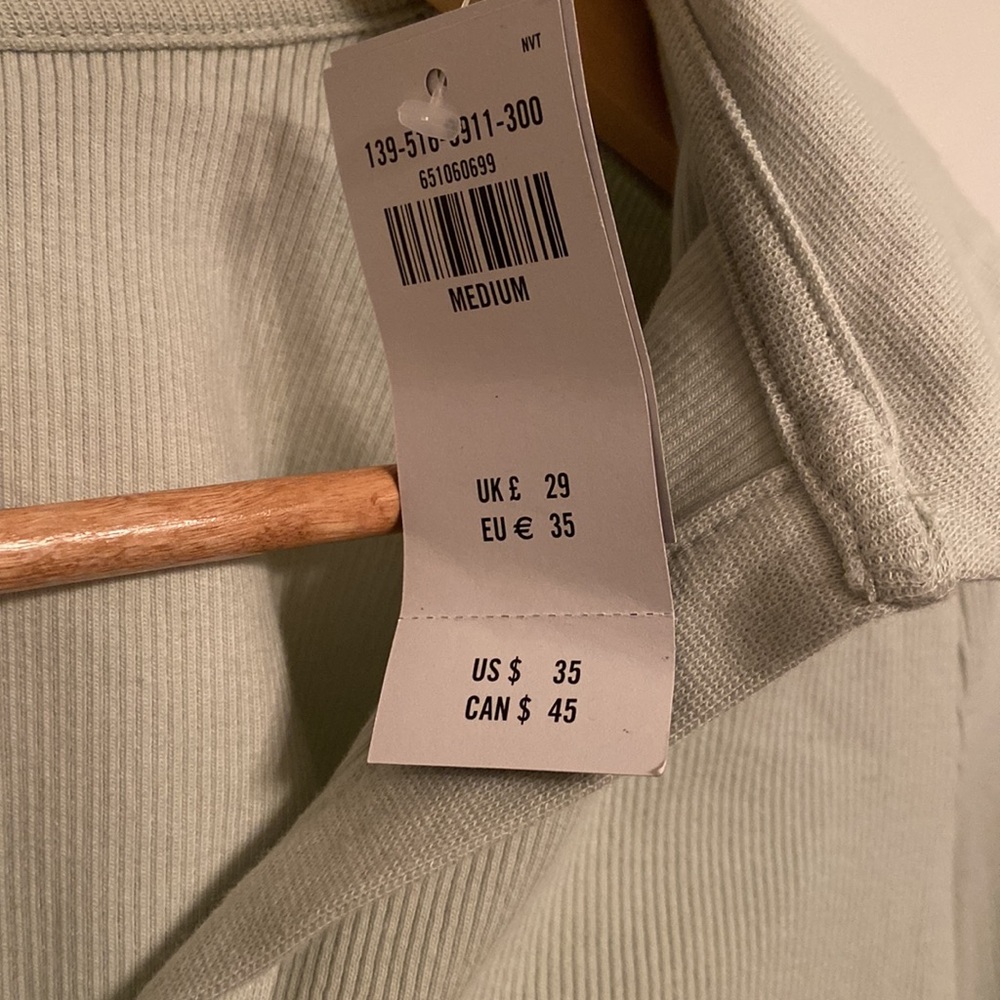 NWT - Abercrombie and fitch ribbed long sleeved top, size M - Picture 4 of 6